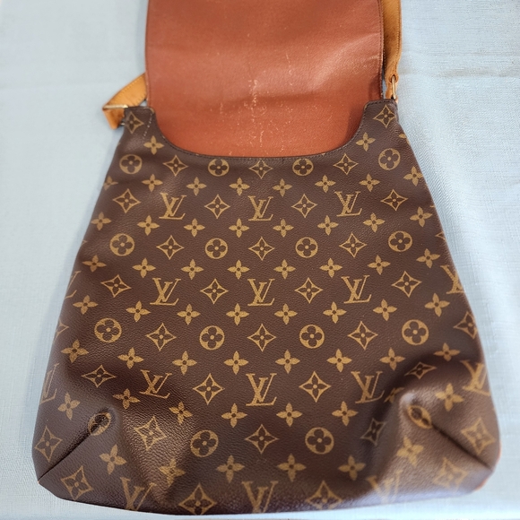 Louis Vuitton Monogram Musette Salsa GM Crossbody - Picture 3 of 16